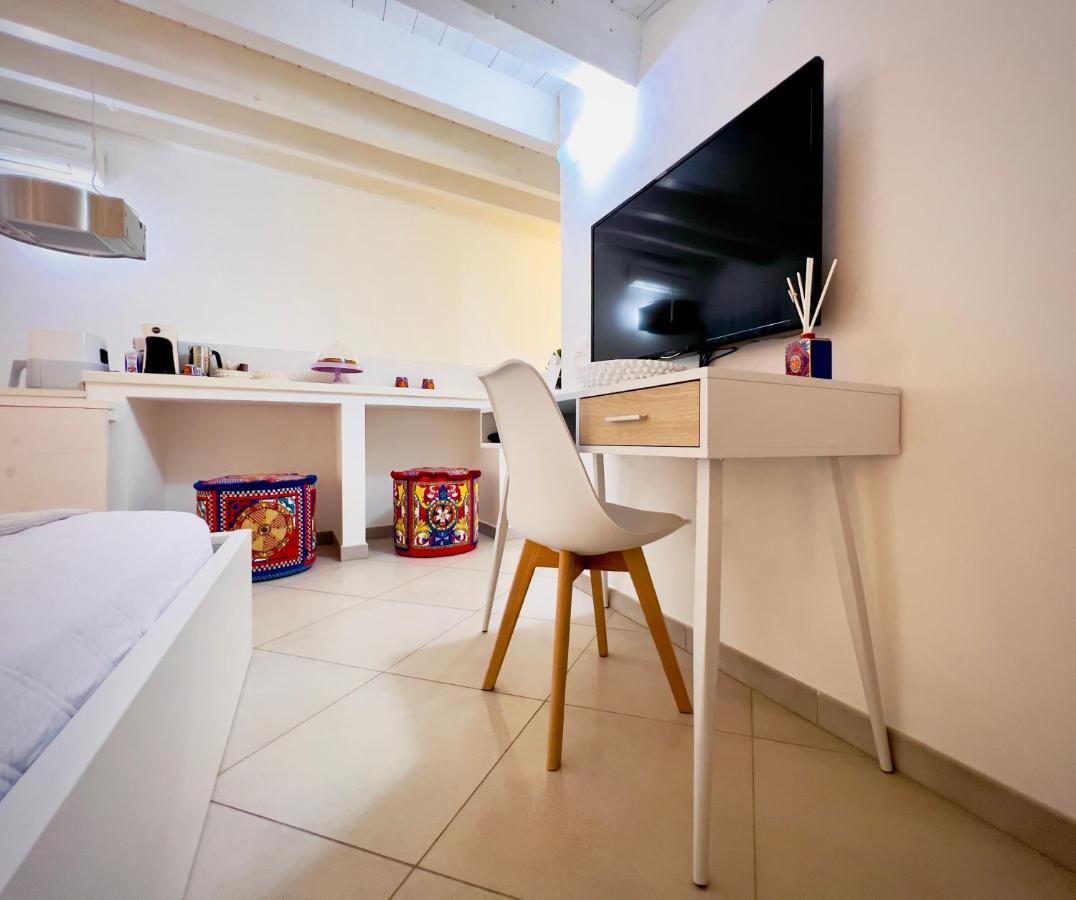 Rooms 153 Principe Umberto Noto Bagian luar foto
